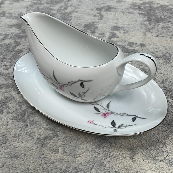 Cherry Blossom Fine China Japan 1067 Gravy Boat and Under Plate Floral White - Picture 4 of 14